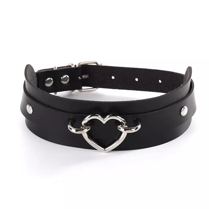 COLLAR CUERO CORAZÓN