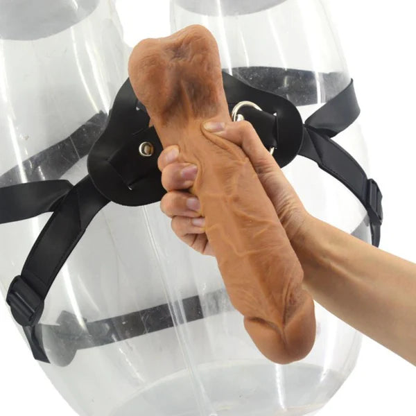 ARNÉS CON DILDO FAAK 23.5 cm